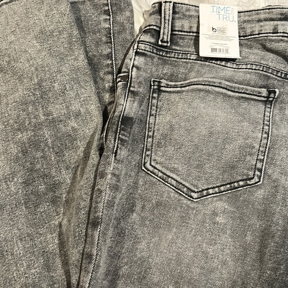 Time and Tru Women's Seamed Flare Jeans,           Size 8 Petite new with tags - Picture 5 of 5